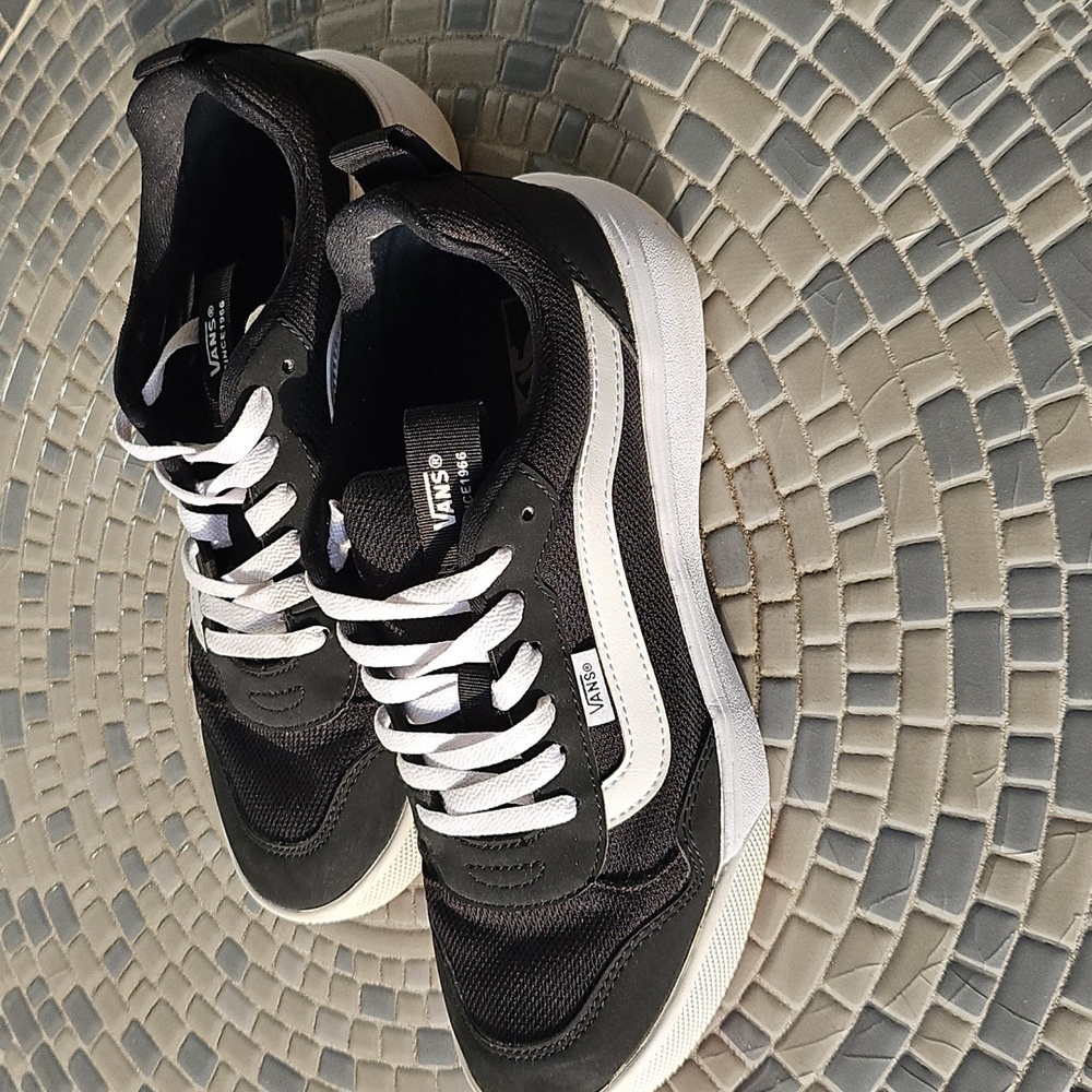 Women's Classic Vans - Picture 2 of 4